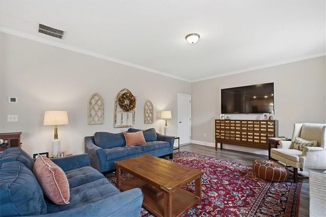 17 Four Feathers Lane NE, Rydal, GA 30171