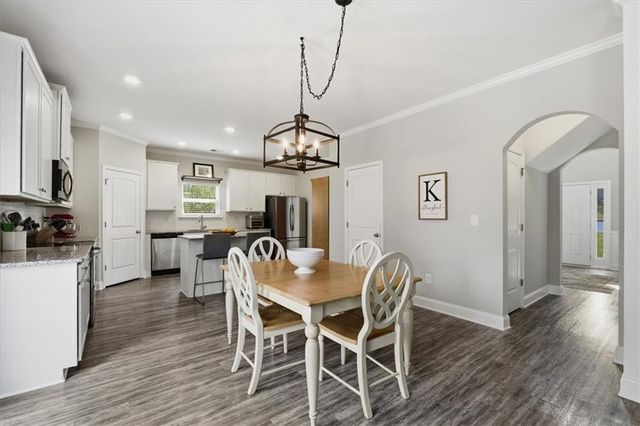 17 Four Feathers Lane NE, Rydal, GA 30171