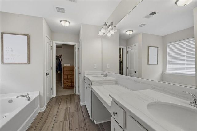 17 Four Feathers Lane NE, Rydal, GA 30171