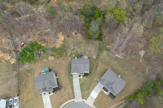 17 Four Feathers Lane NE, Rydal, GA 30171