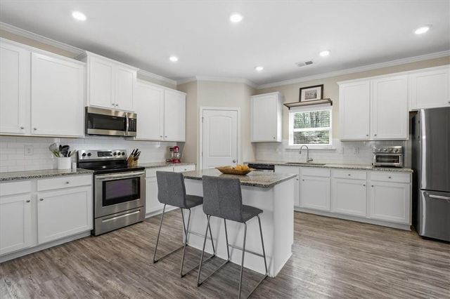 17 Four Feathers Lane NE, Rydal, GA 30171