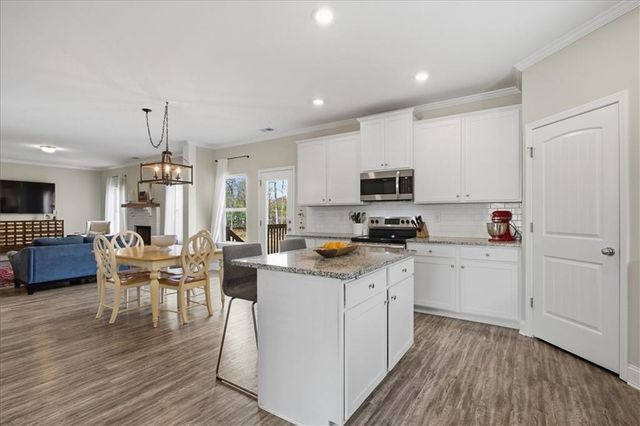 17 Four Feathers Lane NE, Rydal, GA 30171