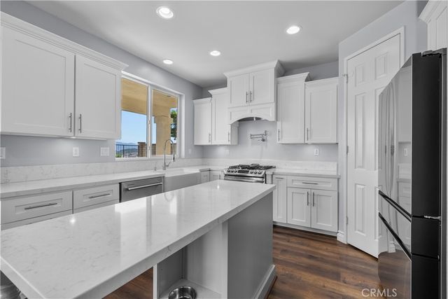 24036 Via Vista, Valencia, CA 91354