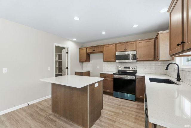 11935 Falcatta Drive, Fort Wayne, IN 46845