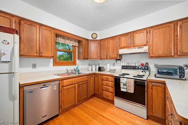 7611 Bronson Road, Olmsted Twp, OH 44138