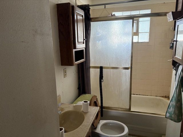 3820 E Munkwitz AVENUE, Cudahy, WI 53110