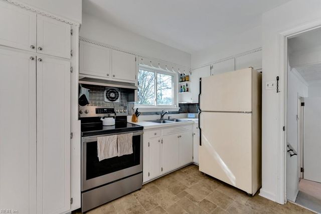 4813 Tulip DR, Virginia Beach, VA 23455