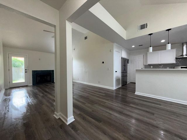 5807 TERI RD, Austin, TX 78744
