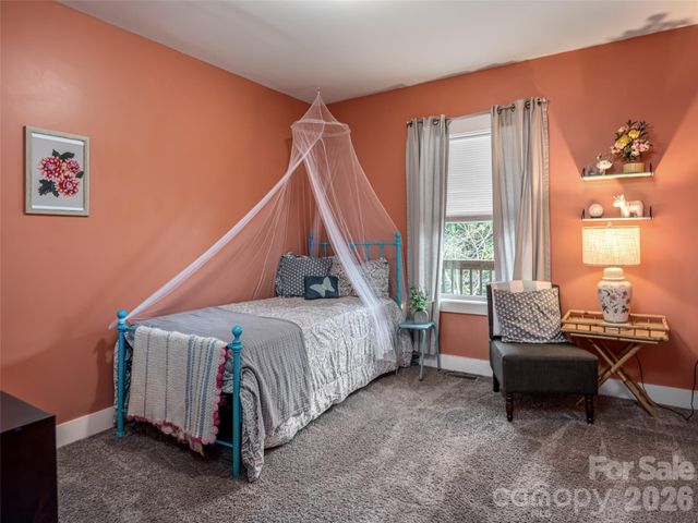 518 Onteora Boulevard, Asheville, NC 28803