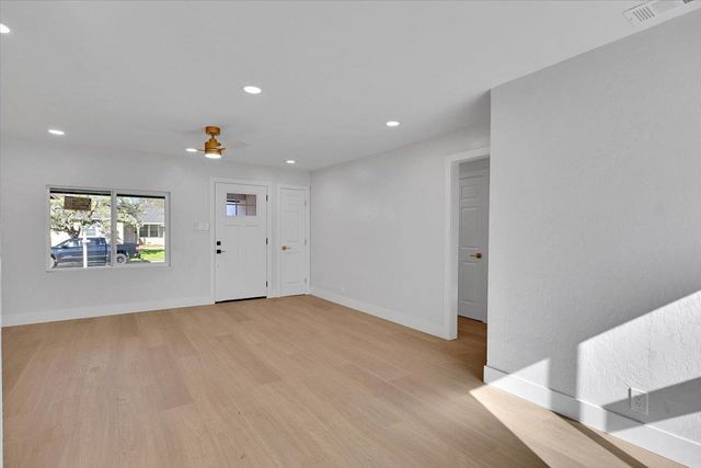 6040 39th Ave, Sacramento, CA 95824