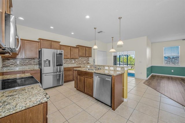 521 VISTA RIDGE DRIVE, Ruskin, FL 33570