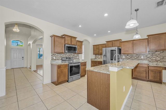 521 VISTA RIDGE DRIVE, Ruskin, FL 33570