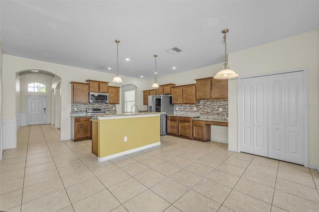 521 VISTA RIDGE DRIVE, Ruskin, FL 33570