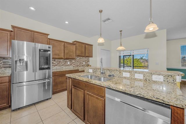 521 VISTA RIDGE DRIVE, Ruskin, FL 33570