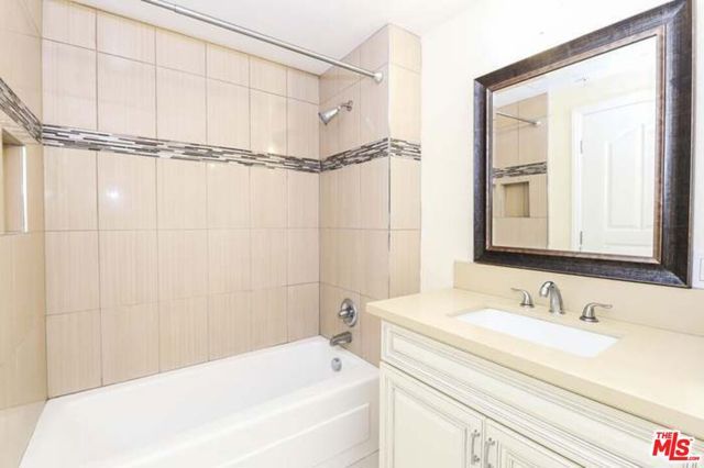 155 S Oxford Avenue 203, Los Angeles, CA 90004