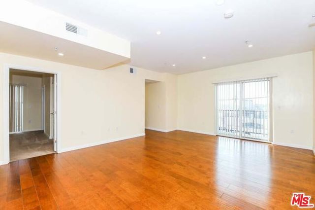 155 S Oxford Avenue 203, Los Angeles, CA 90004