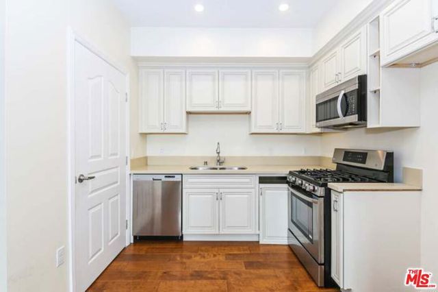 155 S Oxford Avenue 203, Los Angeles, CA 90004