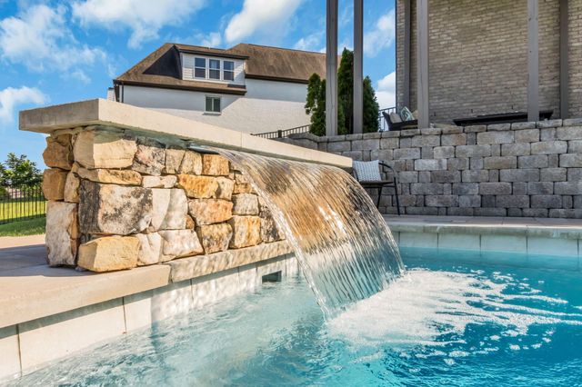 2344 Coppergate Way, Thompsons Station, TN 37179