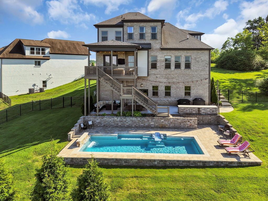 2344 Coppergate Way, Thompsons Station, TN 37179
