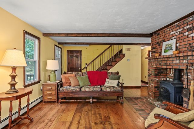 8 Fales Road, Plainville, MA 02762
