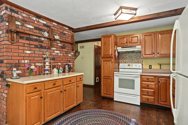 8 Fales Road, Plainville, MA 02762