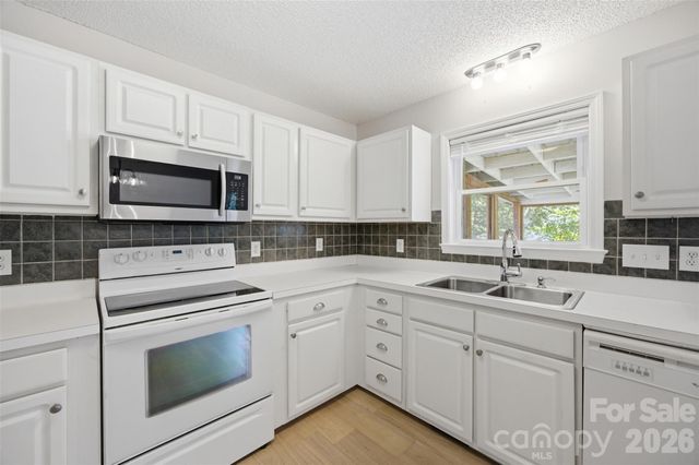 1297 Creekview Drive, Gastonia, NC 28052