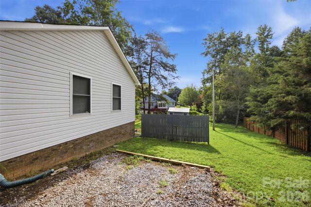1297 Creekview Drive, Gastonia, NC 28052