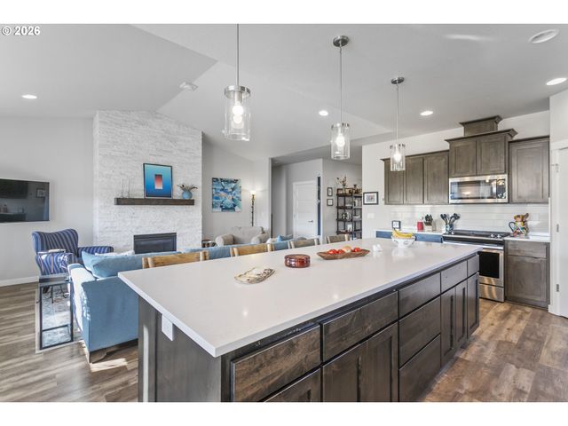 2053 N 4TH Way, Ridgefield, WA 98642