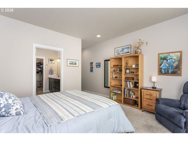 2053 N 4TH Way, Ridgefield, WA 98642