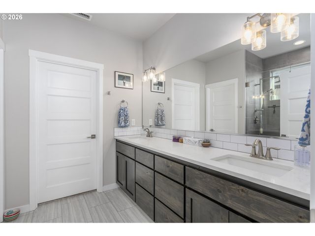 2053 N 4TH Way, Ridgefield, WA 98642