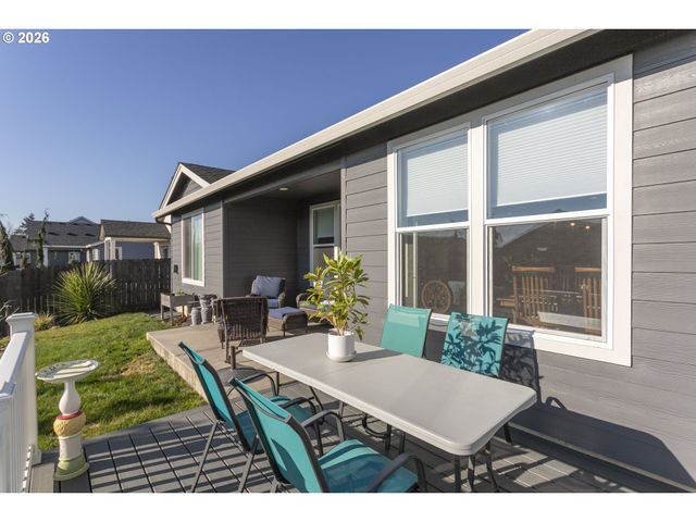 2053 N 4TH Way, Ridgefield, WA 98642