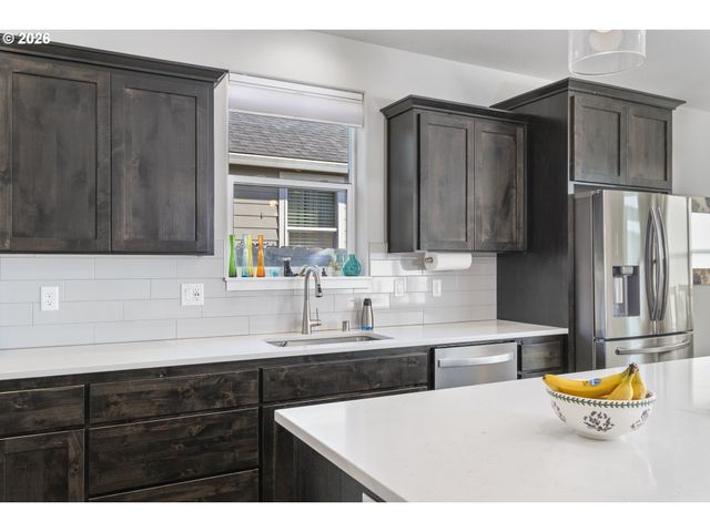 2053 N 4TH Way, Ridgefield, WA 98642