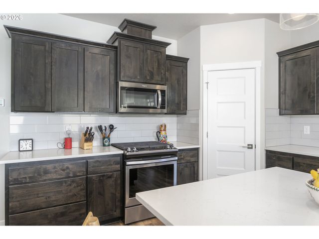 2053 N 4TH Way, Ridgefield, WA 98642