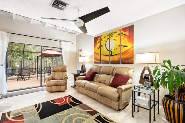 4966 NW 6th Street, Coconut Creek, FL 33063