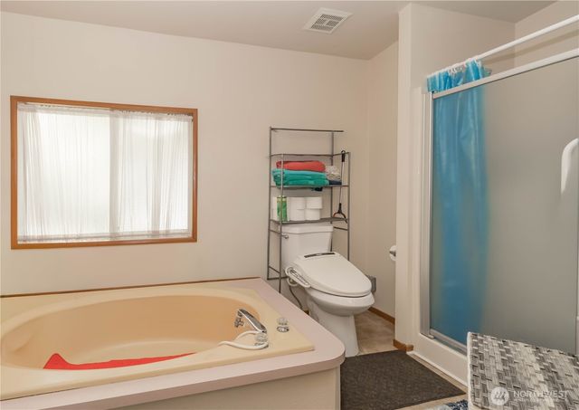 30961 E Lake Morton Drive SE, Kent, WA 98042