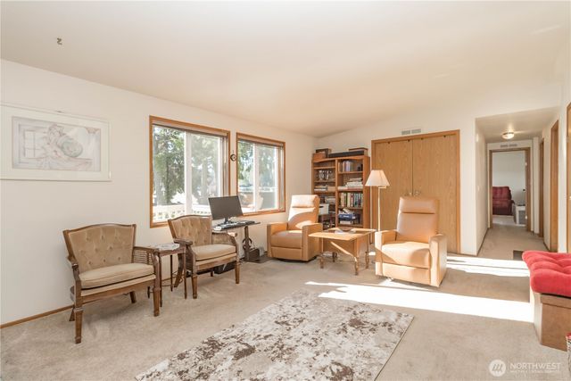 30961 E Lake Morton Drive SE, Kent, WA 98042