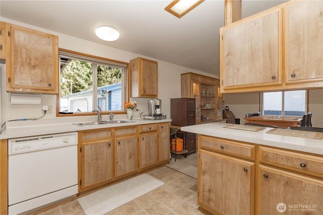 30961 E Lake Morton Drive SE, Kent, WA 98042