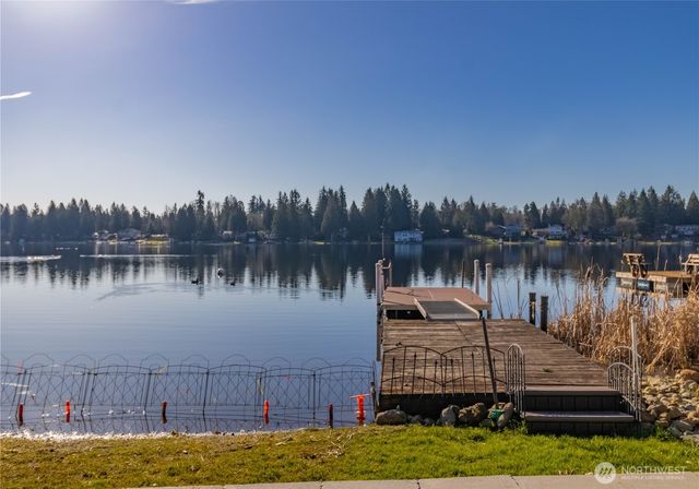 30961 E Lake Morton Drive SE, Kent, WA 98042