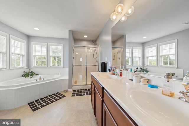 389 HUGHS RD, Charles Town, WV 25414