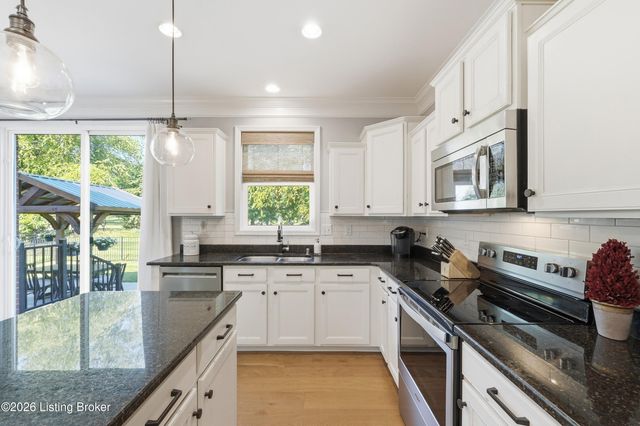 1107 Crossings Cove Ct, Louisville, KY 40245