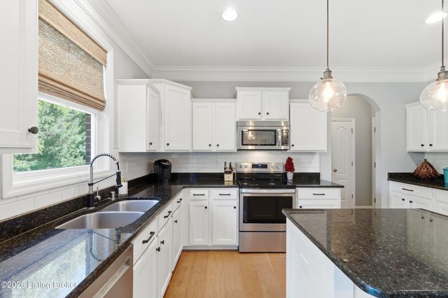 1107 Crossings Cove Ct, Louisville, KY 40245
