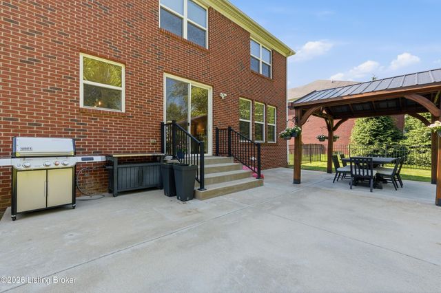 1107 Crossings Cove Ct, Louisville, KY 40245