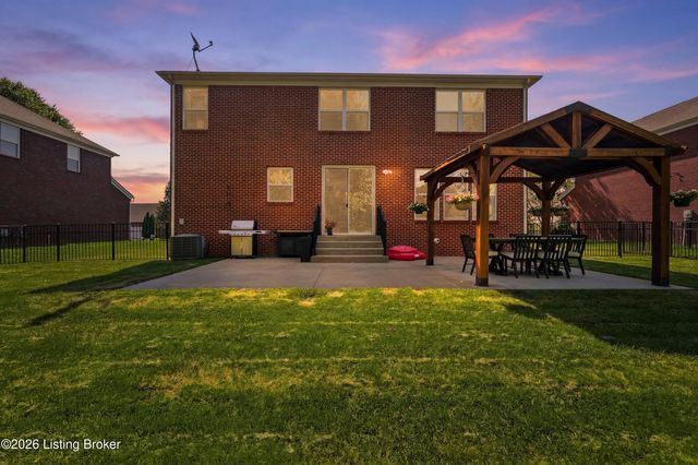 1107 Crossings Cove Ct, Louisville, KY 40245