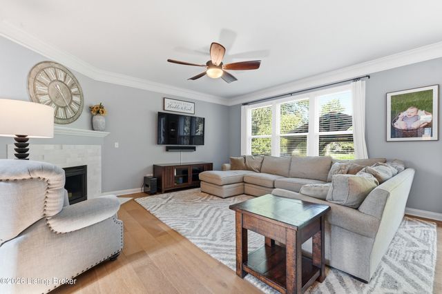 1107 Crossings Cove Ct, Louisville, KY 40245