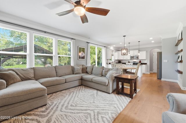 1107 Crossings Cove Ct, Louisville, KY 40245