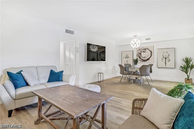 3000 Gulf Shore BLVD N 213, Naples, FL 34103