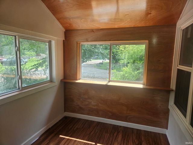 8416 E Lindstrom Lane, New Carlisle, IN 46552