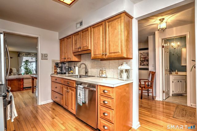 7 Harbour Village A, Branford, CT 06405