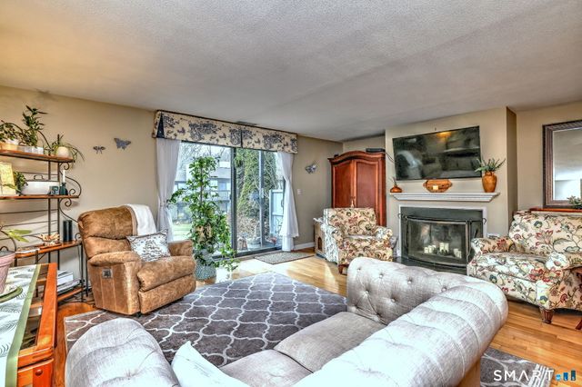 7 Harbour Village A, Branford, CT 06405