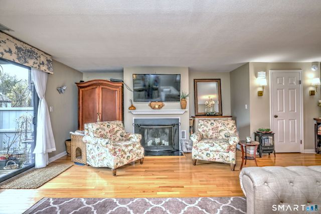 7 Harbour Village A, Branford, CT 06405